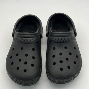 Croc's with faux fur lining  Woman's size 8 and Men's size 6